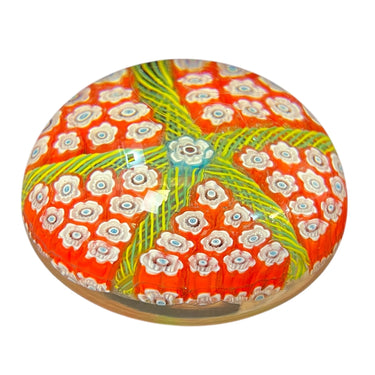 Pisapapel de vidrio diseño flores con fondo rojo s.XX Bucarest Art & Antiques