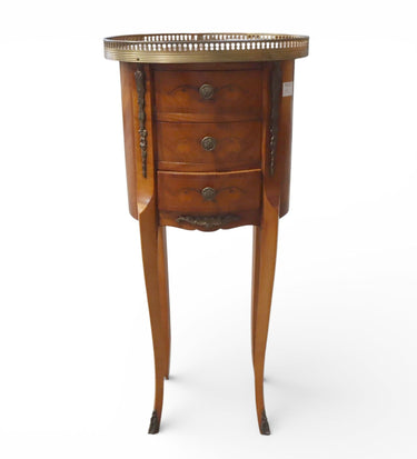 Mesa auxiliar oval con tres cajones, Estilo Transición
