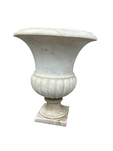 Bello copón blanco de mármol tallado estilo Medicci Bucarest Art & Antiques