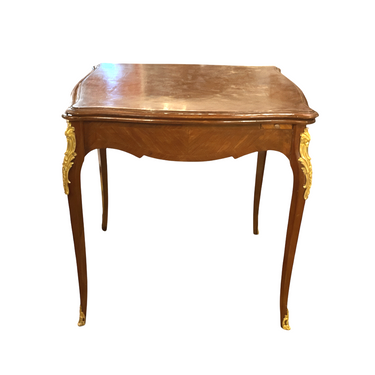 Foto de presentación mejorada — Mesa de juego francesa estilo Luis XV de caoba enchapada en madera de nogal