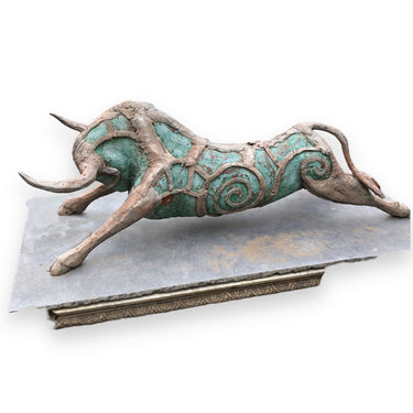 Escultura de toro minoico Palo Valdés. Bucarest Art & Antiques