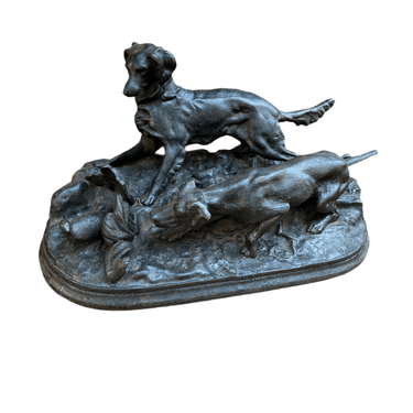Escultura francesa de fierro fundido perros cazando una codorniz Bucarest Art & Antiques