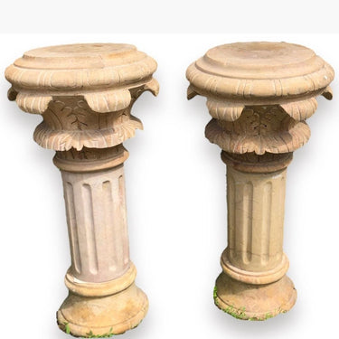 Par de columnas de mármol | Bucarest Art Gallery Bucarest Art & Antiques