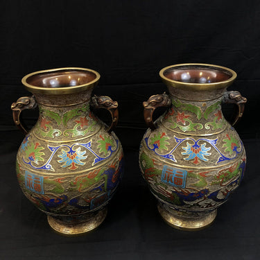 Par de jarrones cloissoné con azas | Bucarest Art Gallery Bucarest Art & Antiques