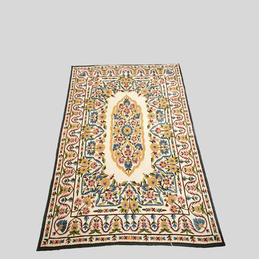 Tapicería de cachemira bordada a mano flores azules y doradas 134X204 Bucarest Art & Antiques