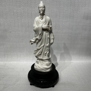 Figura de porcelana blanc de chine 'Inmortal taoísta de pie con peana'