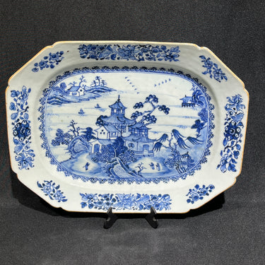 Pair of octagonal porcelain plates, East India Company, 19th century