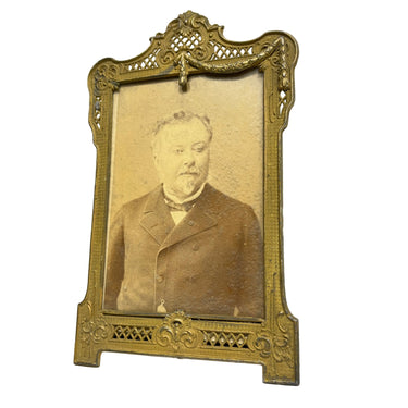 Portarretrato de sobremesa francés en estaño dorado