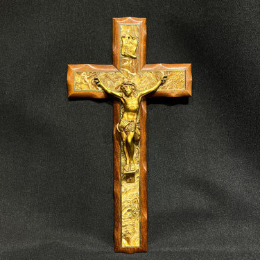 Crucifijo madera con baquelita y Cristo de estaño dorado