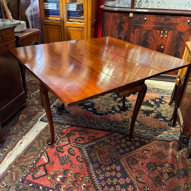 Mesa inglesa de apoyo estilo Reina Ana abatible en caoba comienzos s.XX
