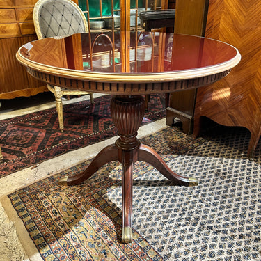 Guéridon or circular table