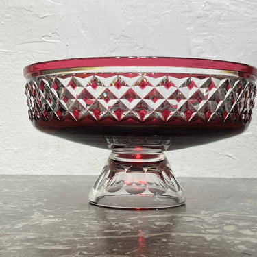 Frutero de cristal belga tallado Val Saint Lambert estilo Art Decó diseño geométrico en rojo rubí