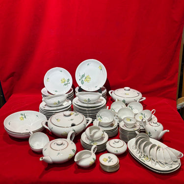 Juego de porcelana para 10 personas con borde dorado Krister Germany KPM ´Flores amarillas`