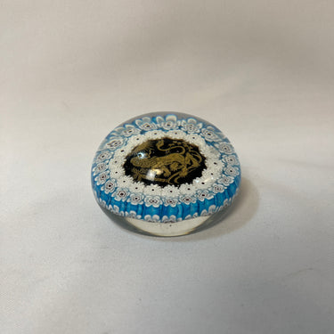 Pisapapel de vidrio millefiori y león dorado circa 1900 Bucarest Art & Antiques