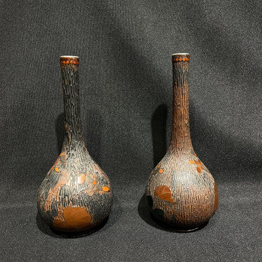 Pareja de jarrones japoneses de porcelana Jikki Shippo del período Meiji (1868-1912)