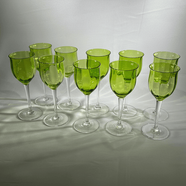 Copas de vidrio francesas para diez personas color verde diseño de tulipán Bucarest Art & Antiques