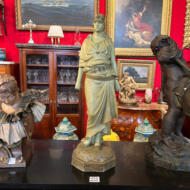 Escultura austriaca de terracota Goldscheider 'Judith' Bucarest Art & Antiques