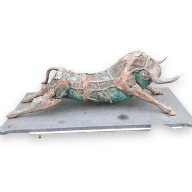 Escultura de toro minoico Palo Valdés. Bucarest Art & Antiques