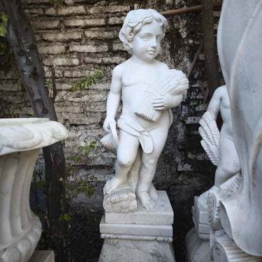 Escultura en mármol - niño con trigo Bucarest Art & Antiques