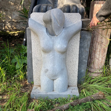 Escultura en piedra inspirada en Raúl Valdivieso | Bucarest Art Gallery Bucarest Art & Antiques