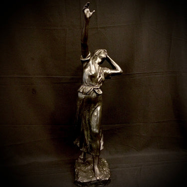 Escultura 'Obrera' de bronce | Bucarest Art Gallery Bucarest Art & Antiques