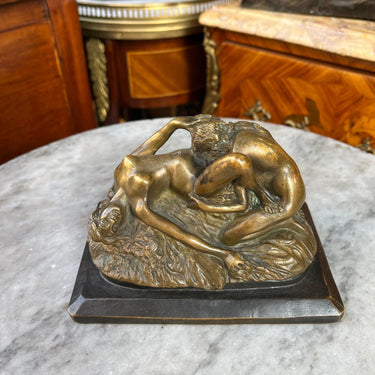 Figura francesa de bronce Pareja erótica base rectangular Bucarest Art & Antiques