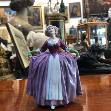 Figura porcelana dama Goebel | Bucarest Art Gallery Bucarest Art & Antiques