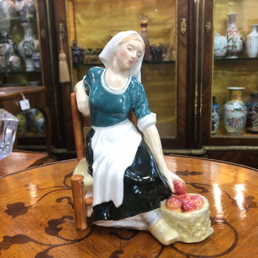 Figura Royal Doulton “The Apple Maid” | Bucarest Art Gallery Bucarest Art & Antiques