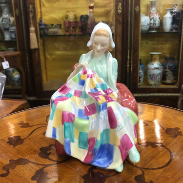 Figura Royal Doulton “The Patchwork Quilt” | Bucarest Art Gallery Bucarest Art & Antiques
