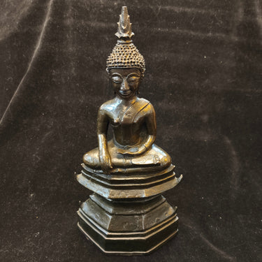 Figura tailandesa bronce Buda en loto sobre pedestal Bucarest Art & Antiques