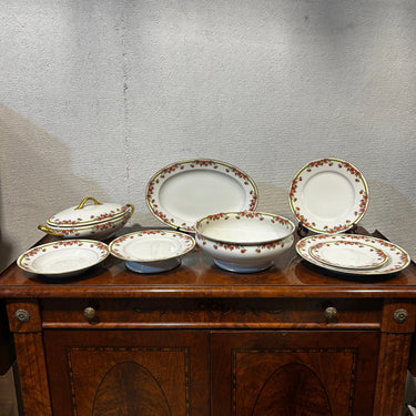 Juego de porcelana francesa Limoges para servir con decoraciones florales y detalles en oro 8 piezas Bucarest Art & Antiques