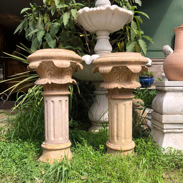Par de columnas de mármol | Bucarest Art Gallery Bucarest Art & Antiques