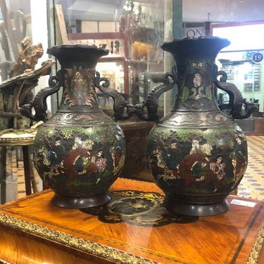 Par de jarrones cloissoné asas de pájaros Bucarest Art & Antiques
