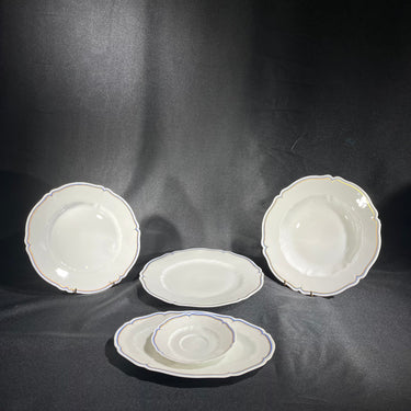 Porcelana francesa blanca Limoges Haviland con borde azul y detalle en oro para 12 personas Bucarest Art & Antiques
