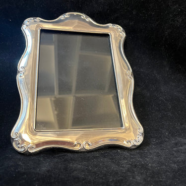 Portarretrato plaqué con fondo terciopelo negro. Bucarest Art & Antiques